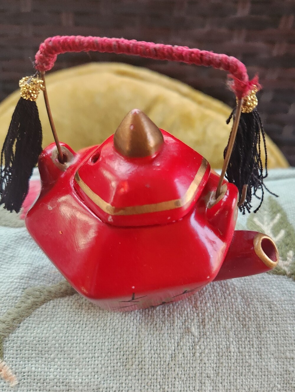 VTG Red Floral Decor Cute Mini Teapot Accent Gold Trim BLACK Tassles LID 2 Pc